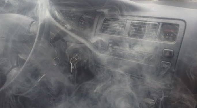Ini 4 Cara Menghilangkan Bau Rokok di Kabin Mobil