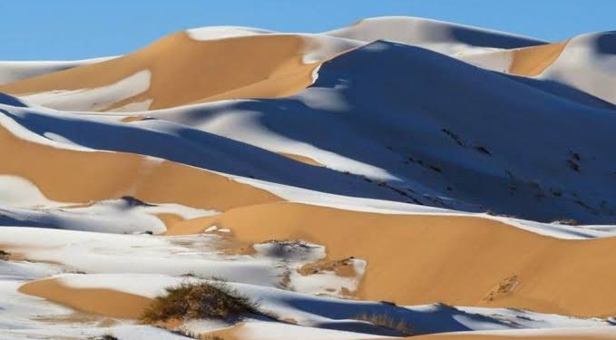Kristal Es Menghampar, Fenomena Langka Saat Salju di Gurun Sahara