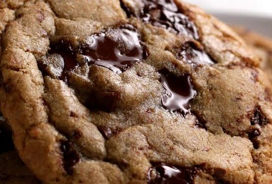 Lembut dan Legit, Inilah Cara Membuat Chewy Choco Cookies