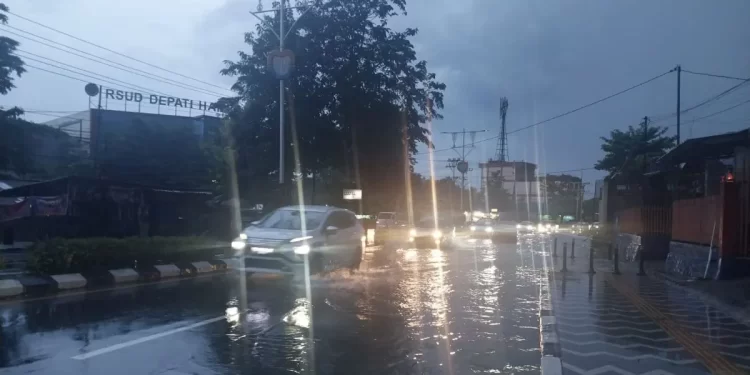 Sejumlah ruas jalan di Pangkalpinang tergenang akibat hujan, Polda Babel imbau masyarakat hati-hati