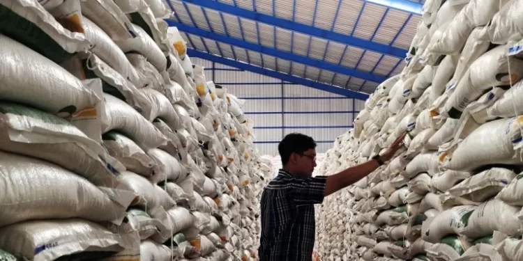 Malaysia Mulai Turunkan Harga Jual Beras Impor Atasi Kelangkaan