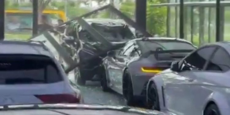 Seruduk Porsche Seharga Rp 8,9 Miliar di Showroom, Sopir Xpander Ngaku Mabuk Vodka