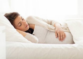 Bagaimana Sih Posisi Tidur yang Nyaman di Saat Hamil?