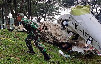 Jenazah Mayor Purn Suwanda Dibawa Keluarganya Usai Identifikasi