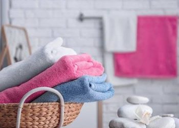 Bahaya Menggantung Pakaian Terlalu Lama di Kamar Mandi, Berikut Penjelasannya