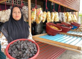 Kerupuk Sagu Dua Putri Jadi Primadona Oleh-oleh Taluk Kuantan, 30Kg Laris Terjual Dalam Sehari