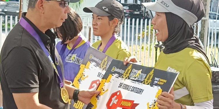 Meski Diguyur Hujan, Para Runner Bertuah Pos City Run 2024 Tetap Semangat