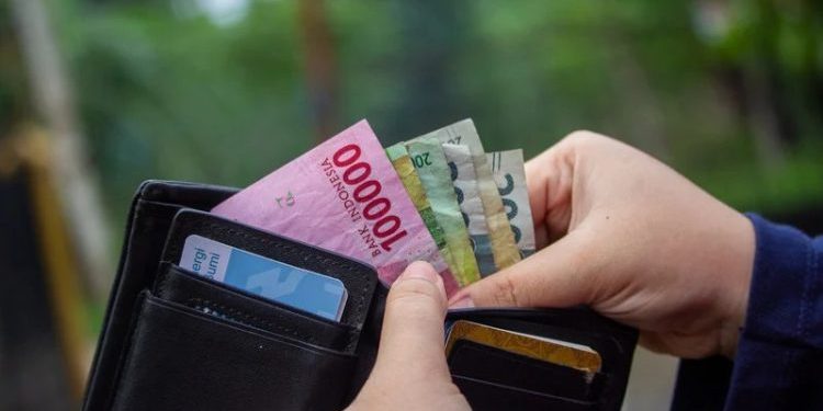 Indonesia Berpotensi Kehilangan Uang Beredar hingga Rp 324 Triliun Karena Belanja Barang Luar Negeri