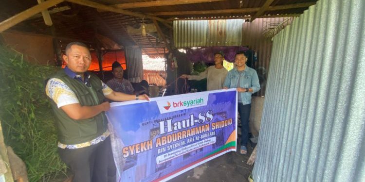Mendukung Kegiatan Sosial dan Keagamaan, BRK Syariah Tembilahan Berikan Bantuan Sapi di Acara Haul ke-88 Syekh Abdurrahman Shiddiq