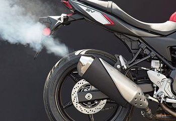 Penyebab Knalpot Motor Ngebul, Begini Cara Atasinya