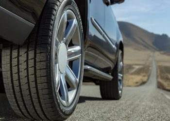 Ini 4 Hal yang Sebabkan Ban Mobil Cepat Botak