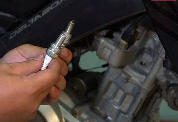 Begini Cara Merawat Busi Motor