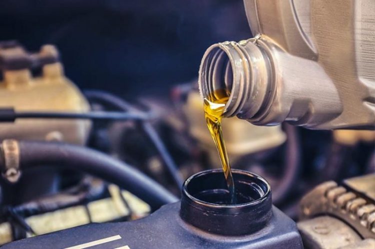 Ternyata Ganti Oli Itu Tidak Selalu Bergantung Pada Kilometer Lho!