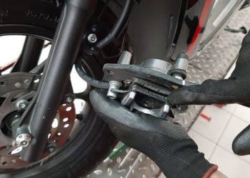 Ini Cara Mengatasi dan Mengenali Rem Cakram Motor Yang Mulai Seret
