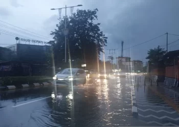 Sejumlah ruas jalan di Pangkalpinang tergenang akibat hujan, Polda Babel imbau masyarakat hati-hati