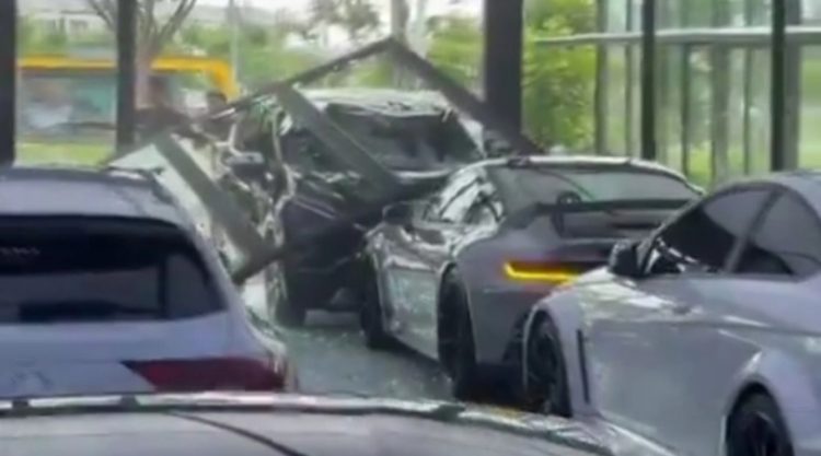 Seruduk Porsche Seharga Rp 8,9 Miliar di Showroom, Sopir Xpander Ngaku Mabuk Vodka