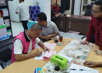 Kejati Banten Serahkan Tersangka AS Tahap II ke JPU