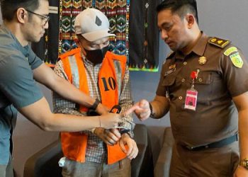 Tim Tabur Kejati NTT Tangkap DPO Terpidana Kasus Korupsi Afrizal alias Unyil di Bandara Komodo