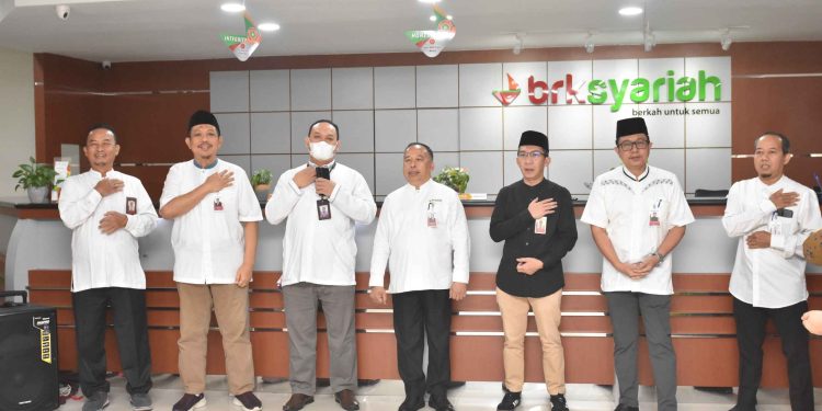 Morning Briefing di BRK Syariah Arifin Ahmad, Said Syamsuri Ingatkan Pegawai Implementasikan Budaya ISHARE