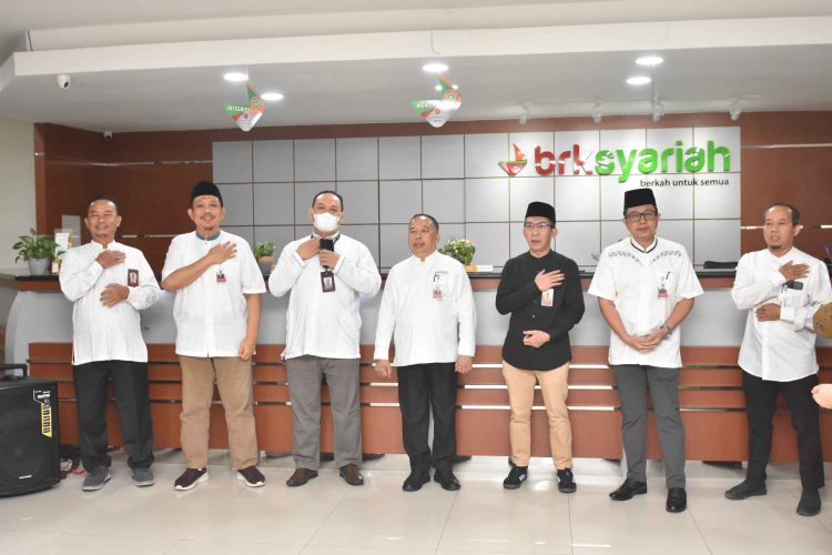 Morning Briefing di BRK Syariah Arifin Ahmad, Said Syamsuri Ingatkan Pegawai Implementasikan Budaya ISHARE