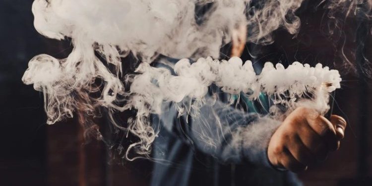 Bagi Kamu yang Menganggap Vape Lebih Aman dari Rokok Konvensional, Ini Kata Dokter Tirta