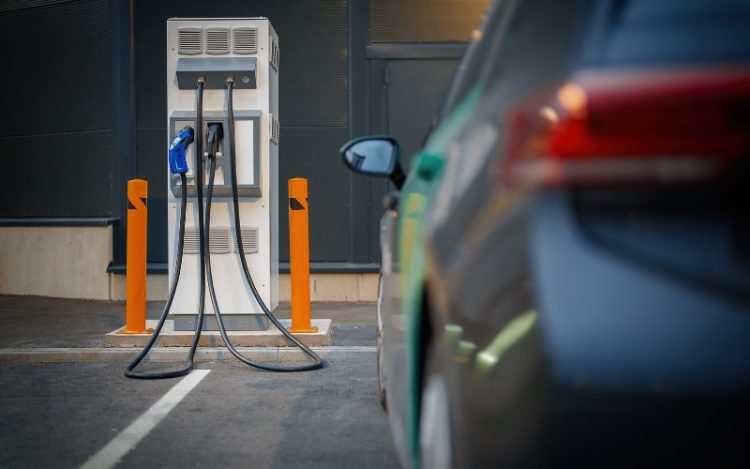 Mobil Listrik Jadi Armada Ojek Online, Hemat Biaya dan Ramah Lingkungan