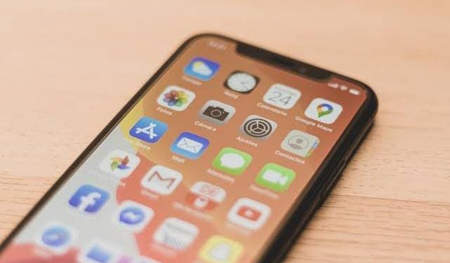 Kenapa Aplikasi Bisa Diunduh di Android tapi Tidak di iPhone?
