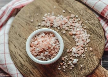 Garam Himalaya vs Garam Laut: Mana yang Lebih Sehat untuk Tubuh?