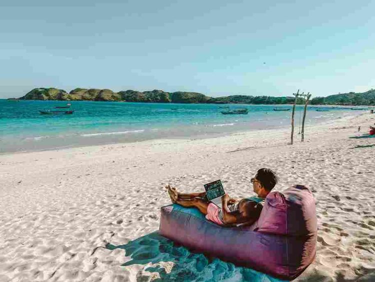 Work from Anywhere: Tren Digital Nomad yang Mengubah Dunia Kerja