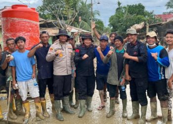 Danpas 1 Korps Brimob Turun Langsung Bangun Sumur Bor dan MCK untuk Korban Bencana Aceh Tamiang