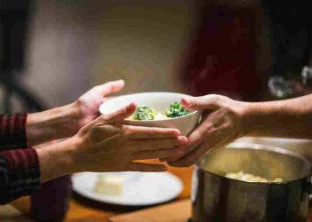 Tips Agar Anak Fokus Makan Tanpa Gadget, Orang Tua Diminta Lebih Konsisten