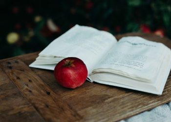 Membacakan Dongeng untuk Anak: Cara Sederhana Membangun Karakter dan Kecerdasan