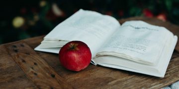 Membacakan Dongeng untuk Anak: Cara Sederhana Membangun Karakter dan Kecerdasan