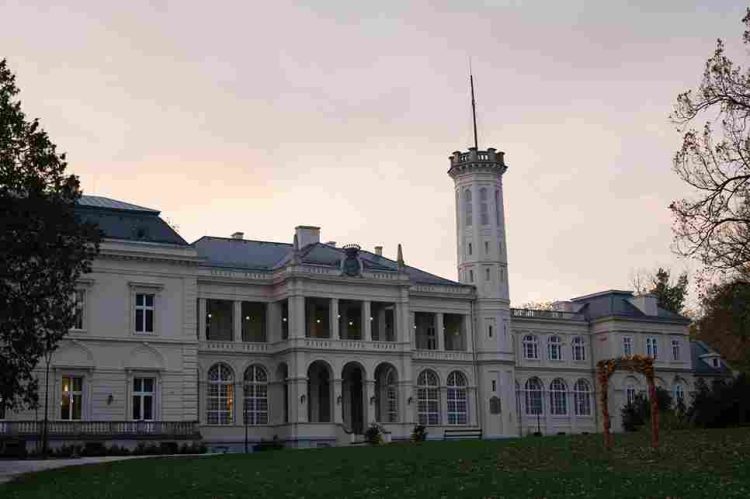 Upacara Kehormatan di Élysée Warnai Kunjungan Resmi Prabowo ke Prancis