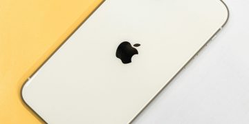 Apple Cetak Sejarah Baru Berkat Lonjakan Penjualan iPhone