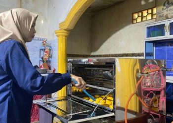 Di Balik Loyang Panas, Ada Ketekunan yang Tak Pernah Padam