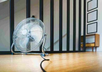 Bahaya Kipas Angin Menyala Terus-Menerus: Risiko Kesehatan yang Sering Diremehkan
