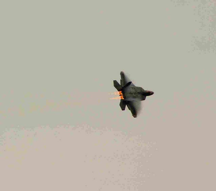 Jet Tempur Iran Buatan Rusia Ditembak Jatuh Israel, Duel Udara Bersejarah Picu Eskalasi Konflik